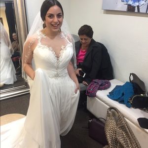 Brand new wedding dress - never worn!